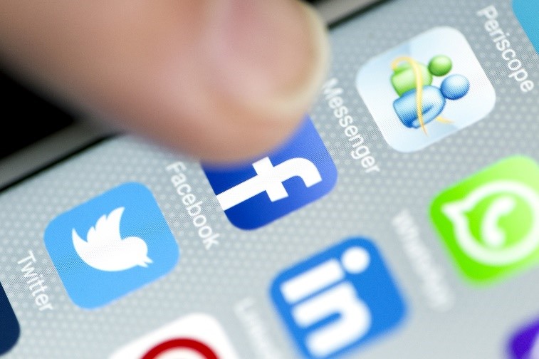Using Facebook mobile app for social media
