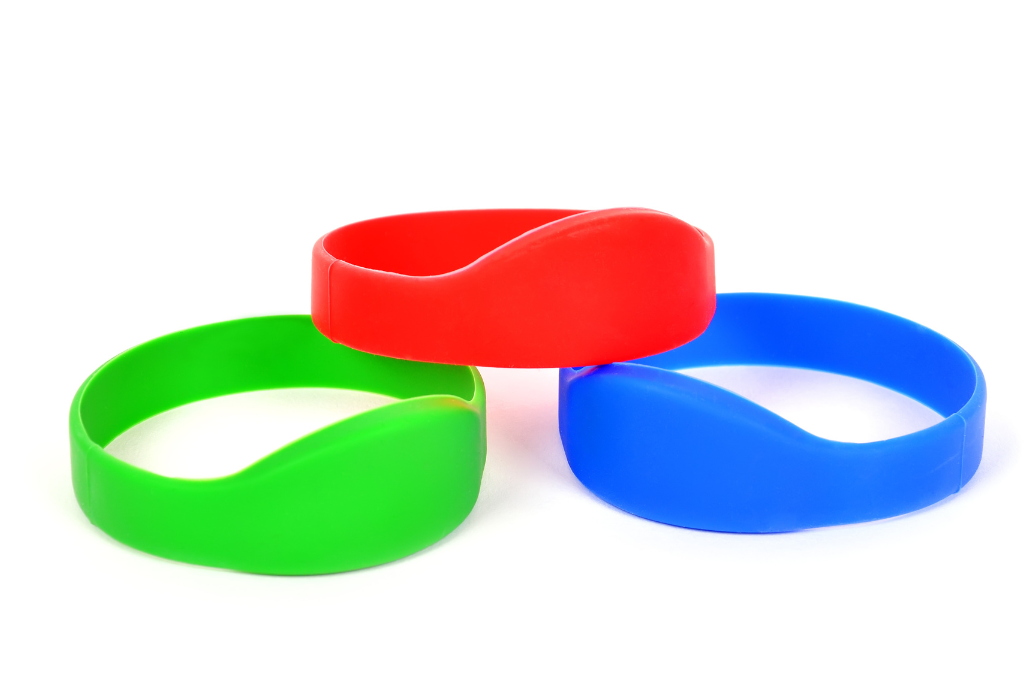 How do RFID wristbands work - examples with 3 different colours, red, green and blue